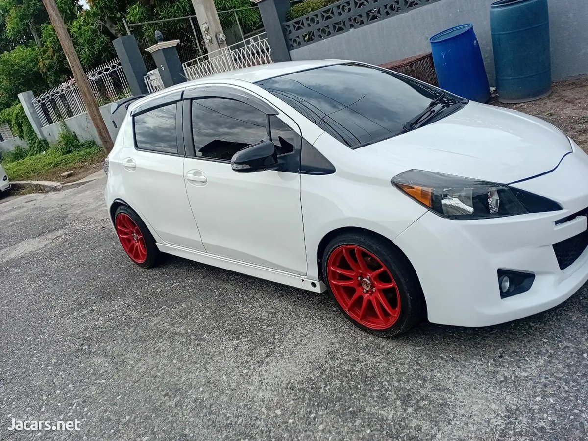 2012 TOYOTA Vitz