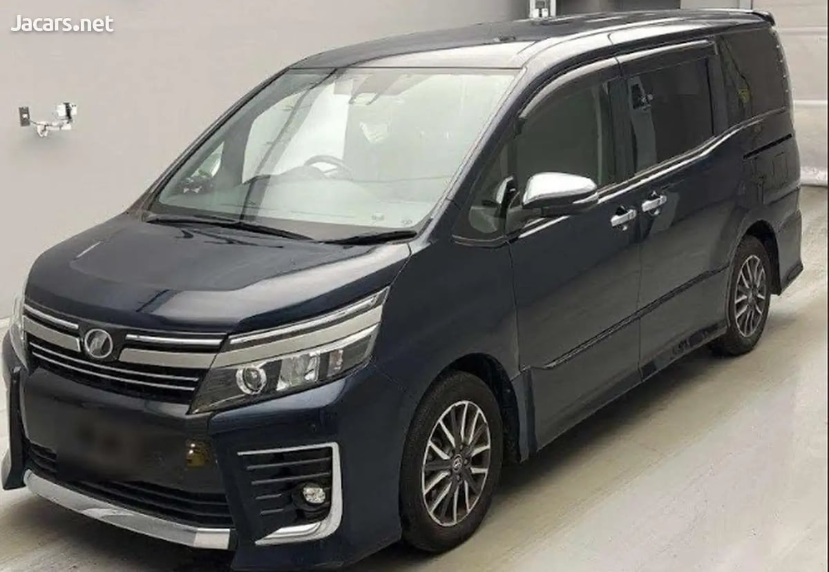 2017 TOYOTA Voxy