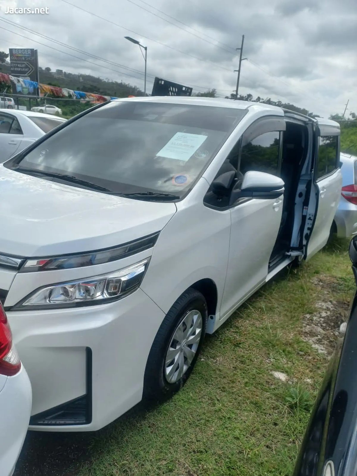 2019 TOYOTA Voxy