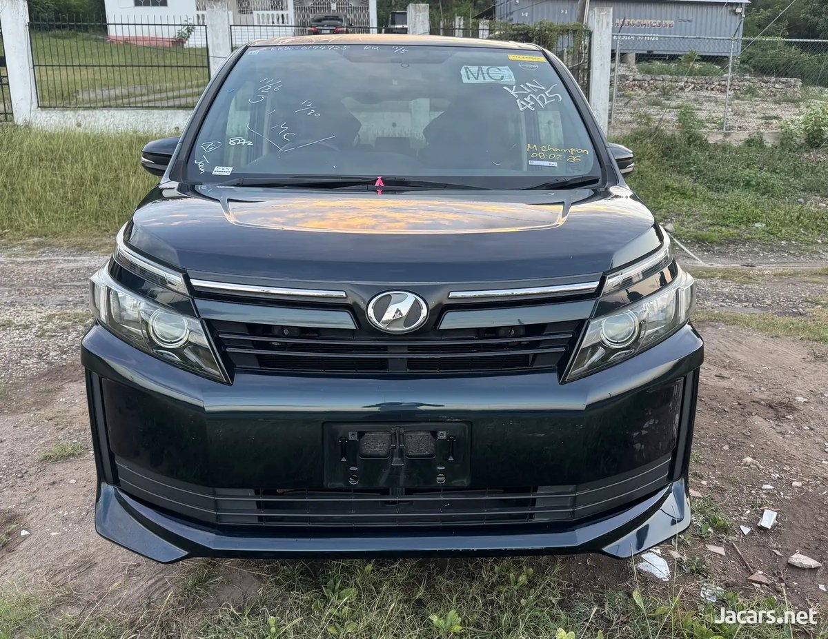 2015 TOYOTA Voxy