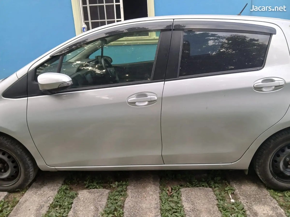 2018 TOYOTA Vitz