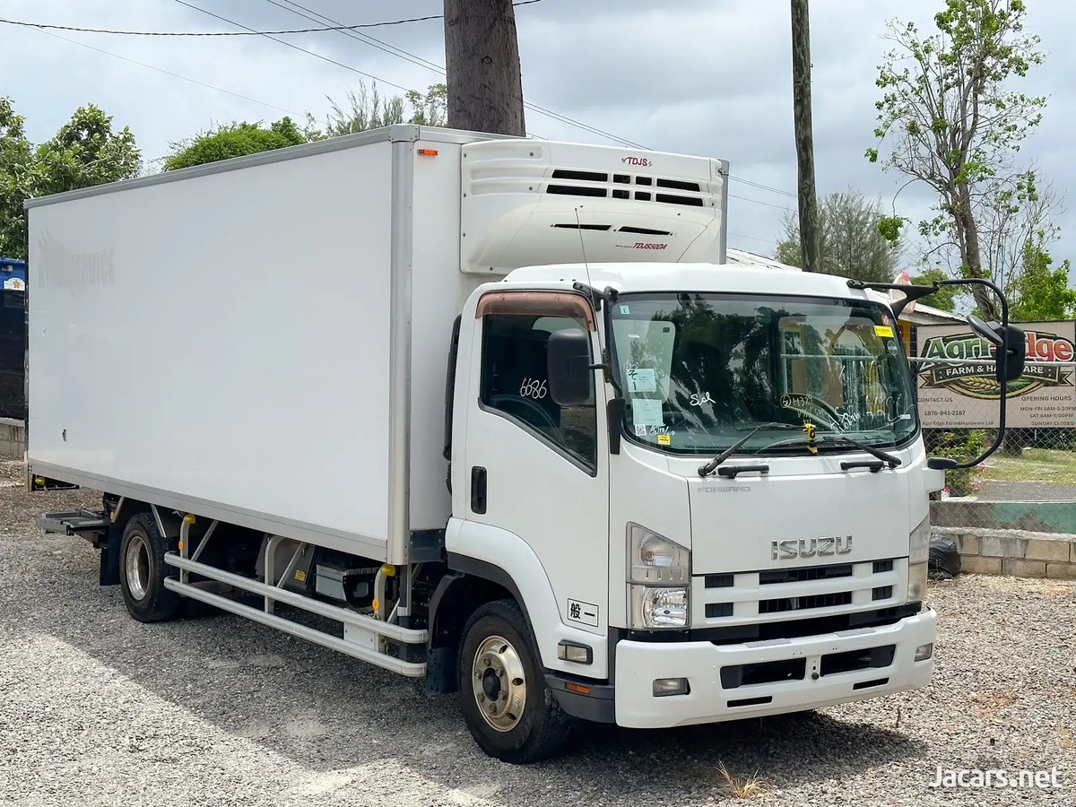 2014 ISUZU Box