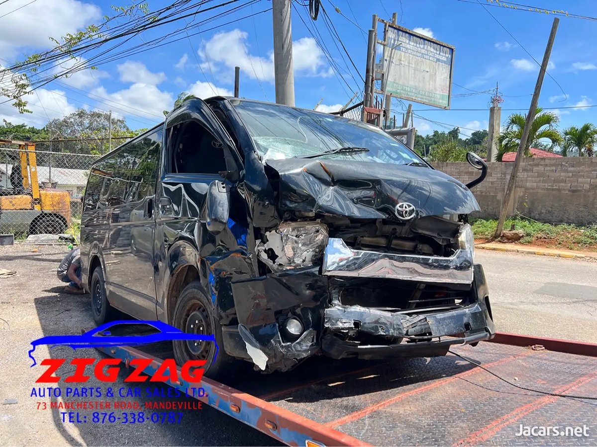 2015 TOYOTA Hiace