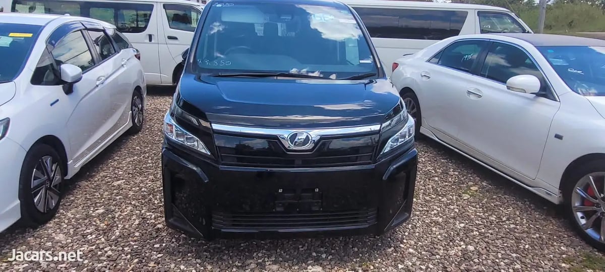 2020 TOYOTA Voxy
