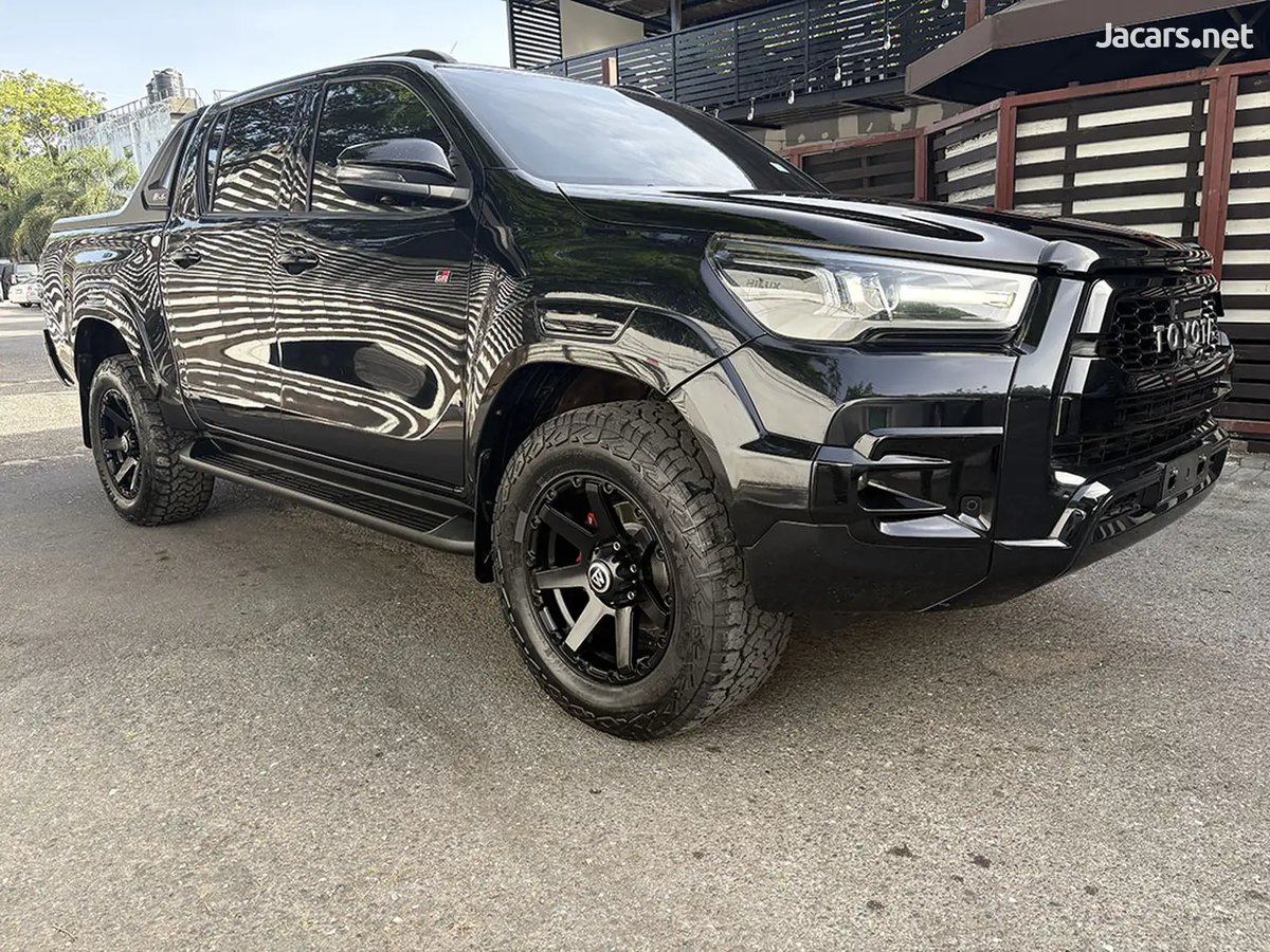 2023 TOYOTA Hilux