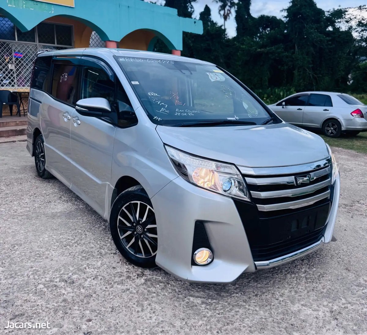 2016 TOYOTA Noah