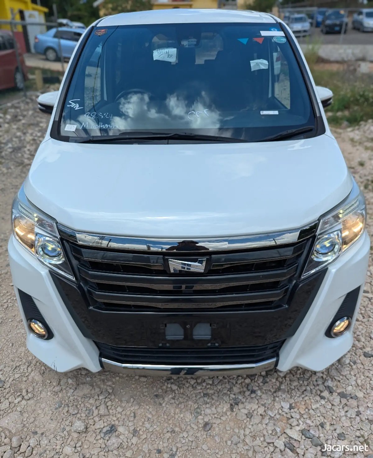2017 TOYOTA Noah