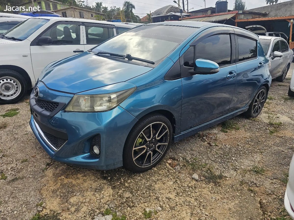 2013 TOYOTA Vitz