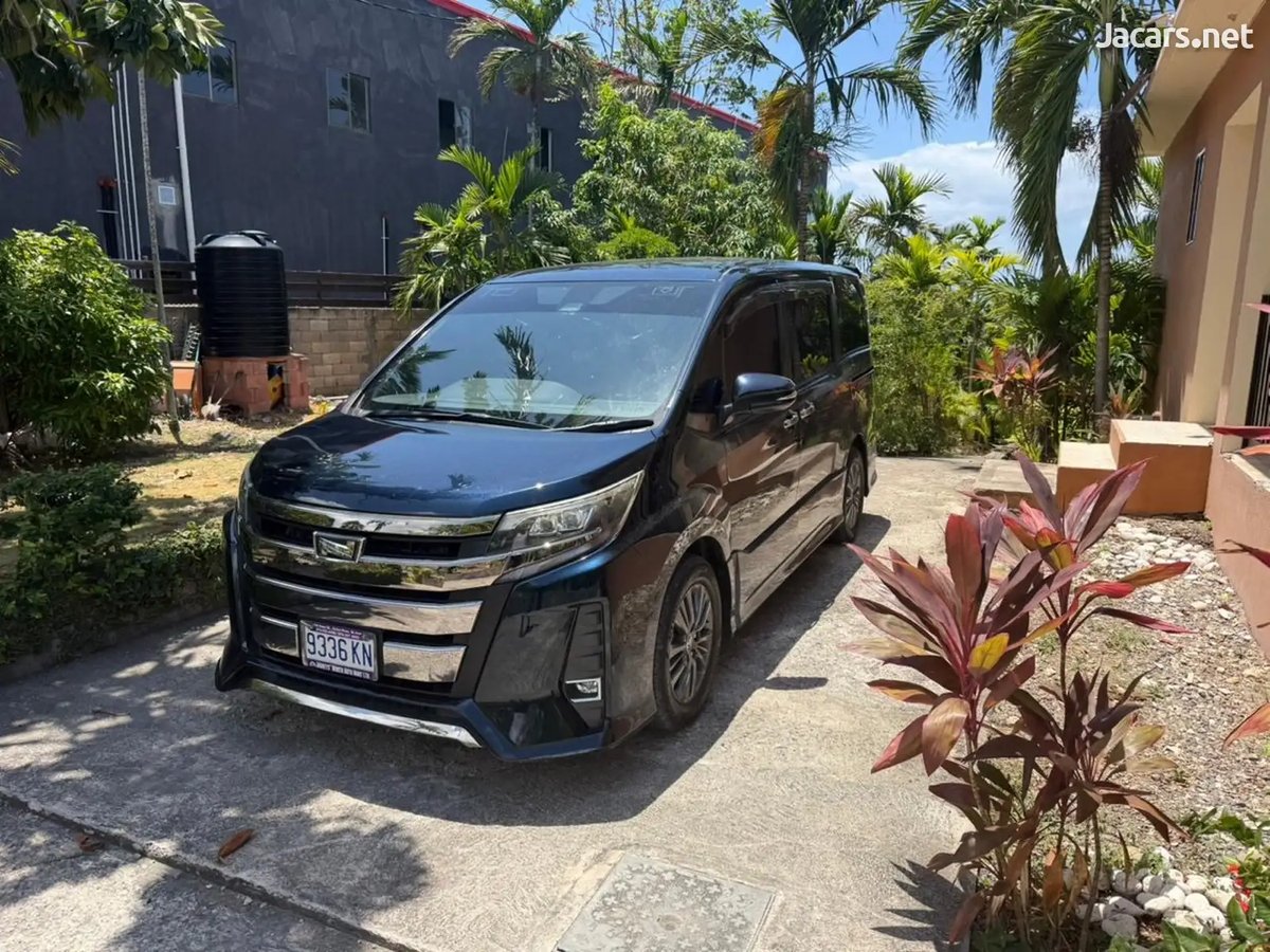 2018 TOYOTA Noah