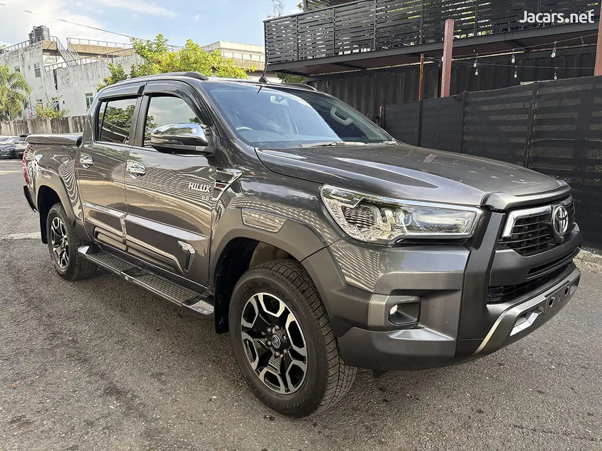 2024 TOYOTA Hilux