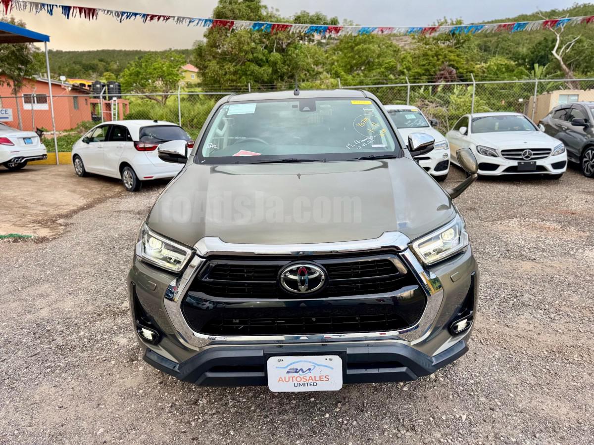2023 TOYOTA HILUX