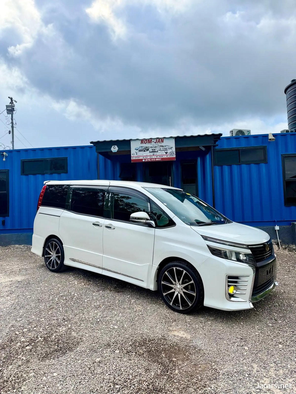 2014 TOYOTA Voxy