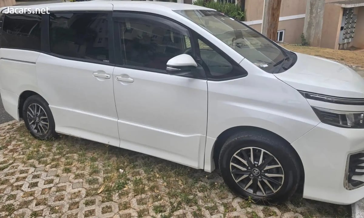 2016 TOYOTA Voxy