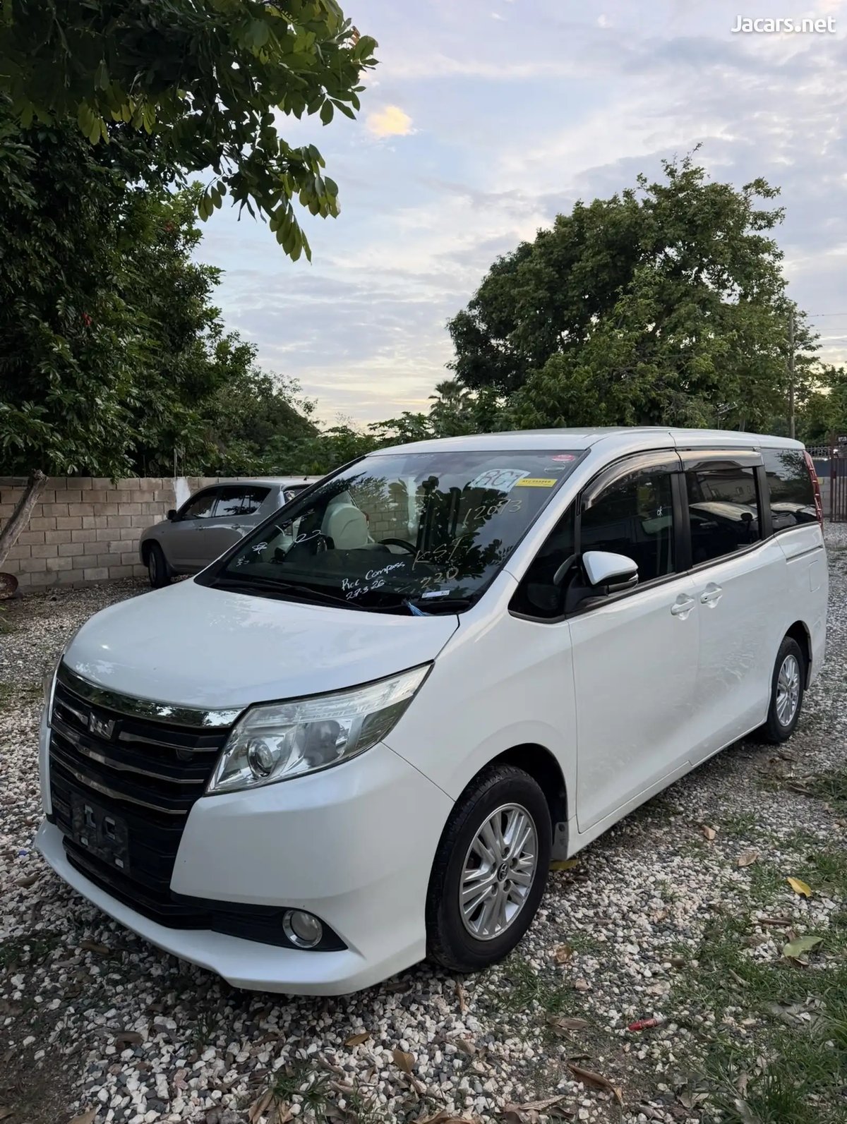 2016 TOYOTA Noah
