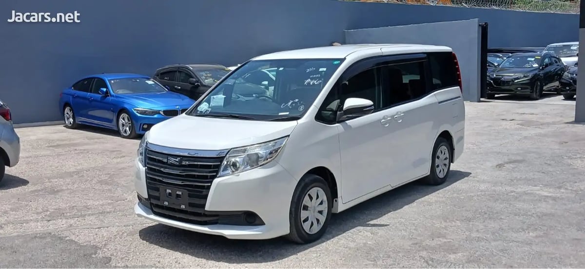 2016 TOYOTA Noah