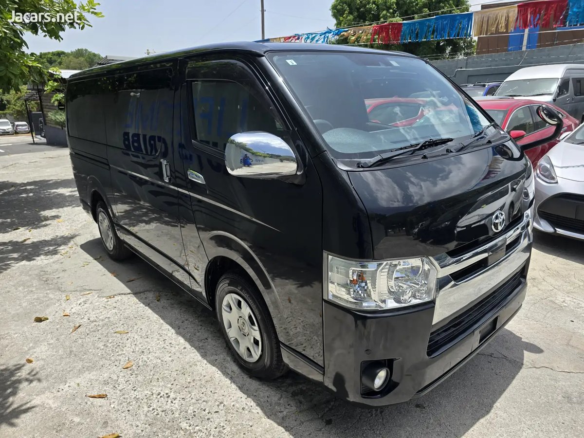 2018 TOYOTA Hiace