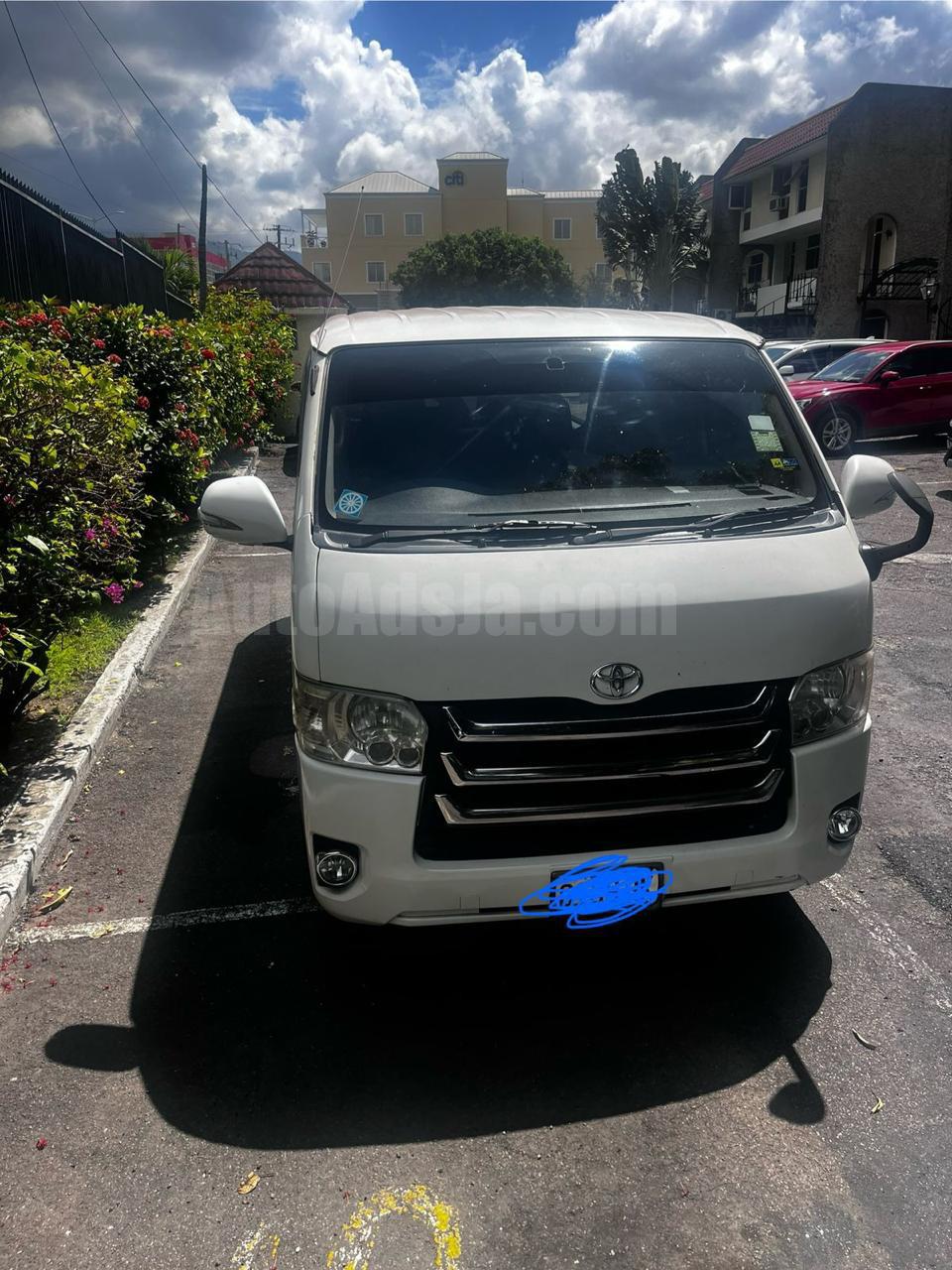2013 TOYOTA HIACE