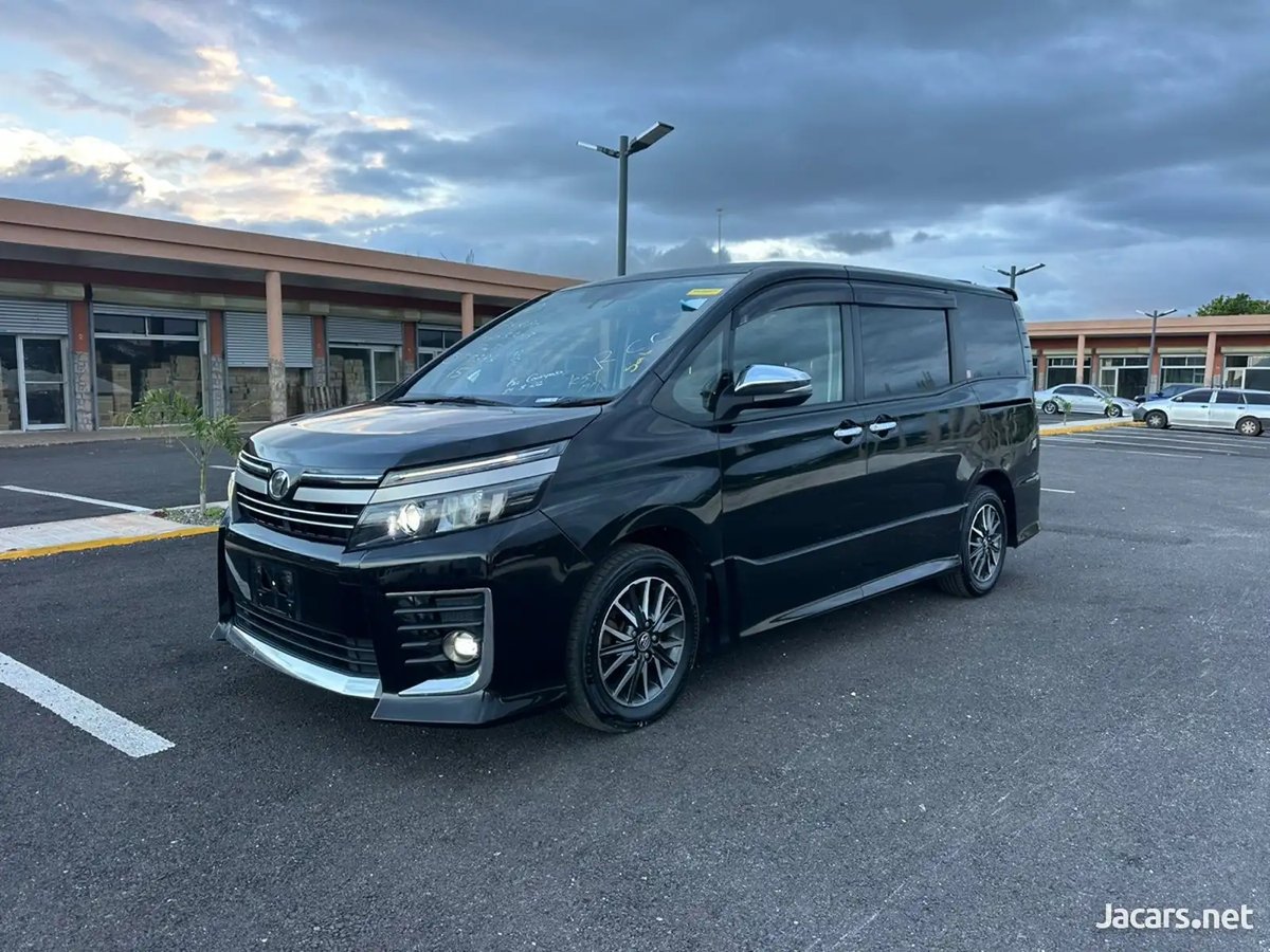 2017 TOYOTA Voxy