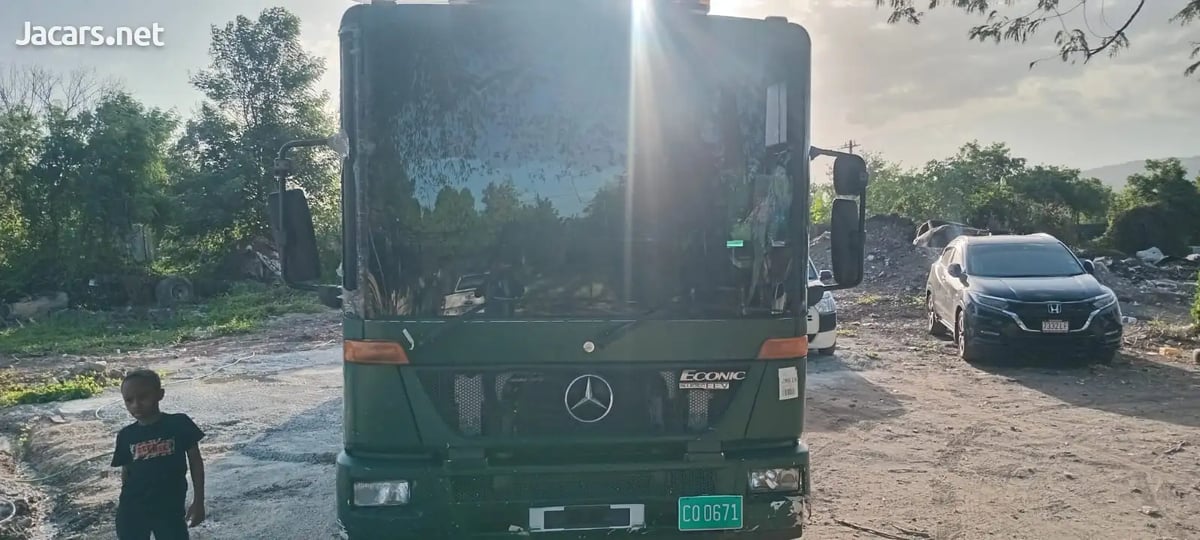 2012 Mercedes-Benz Econic
