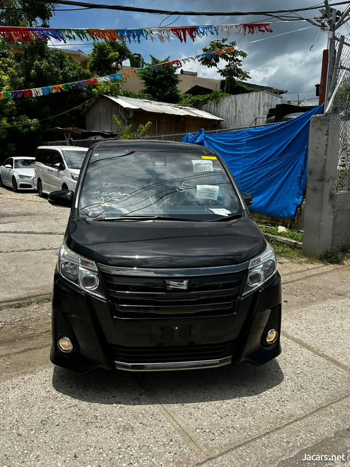 2017 TOYOTA Noah