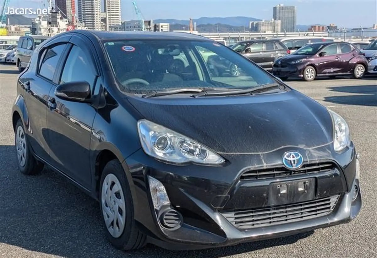 2016 TOYOTA Aqua