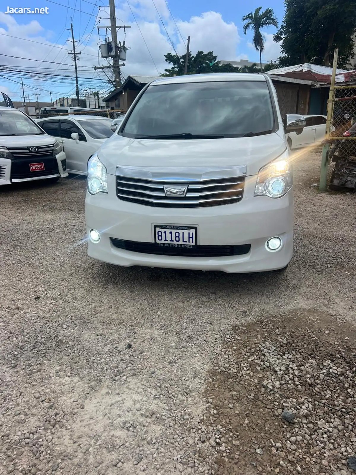 2013 TOYOTA Noah