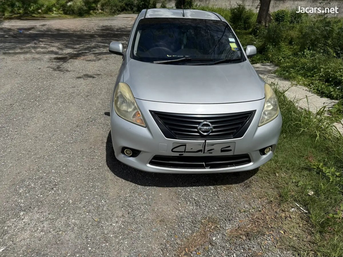 2013 NISSAN Latio