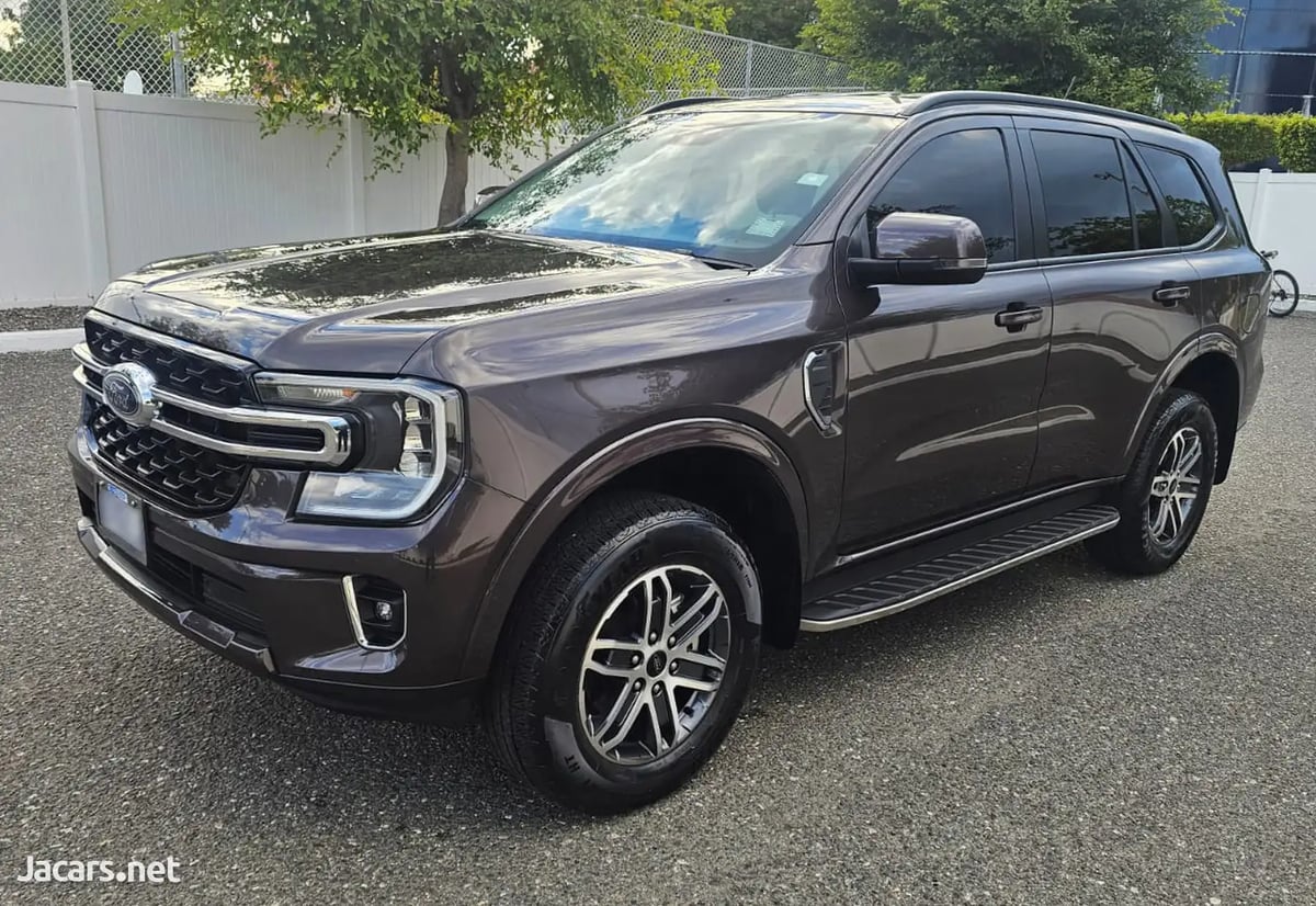 2024 FORD Everest