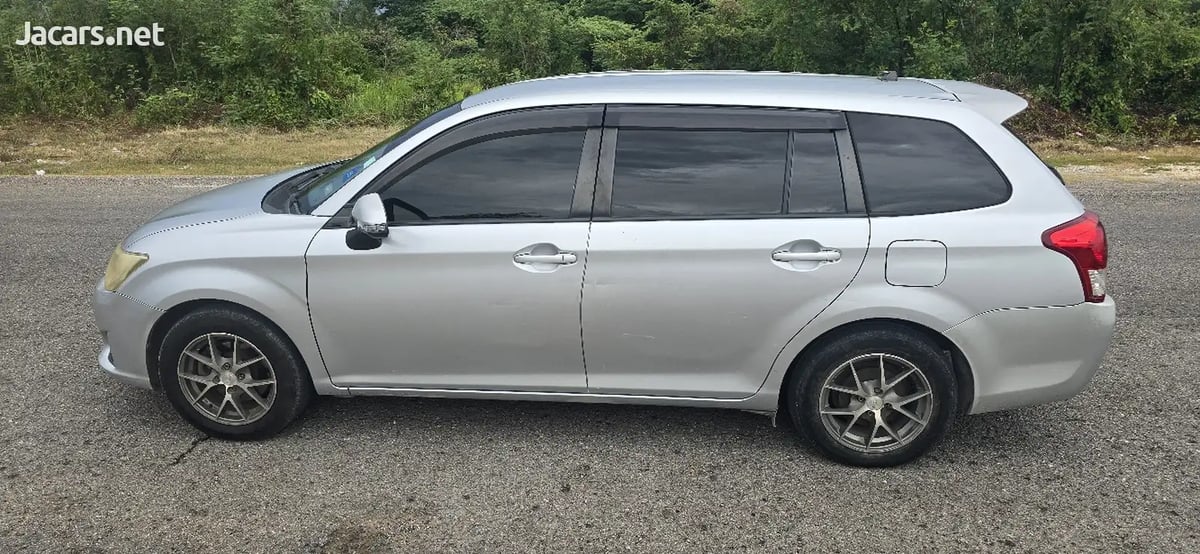 2013 TOYOTA Fielder