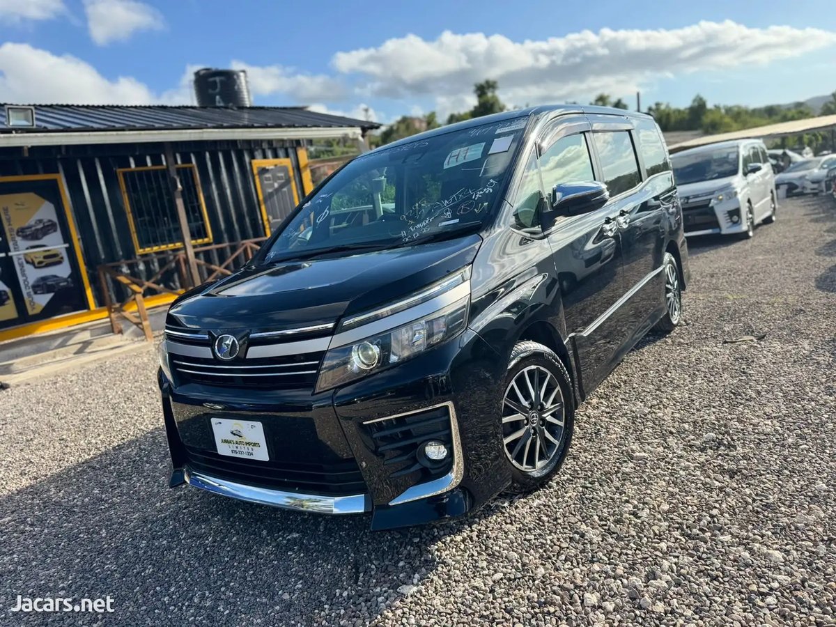 2016 TOYOTA Voxy