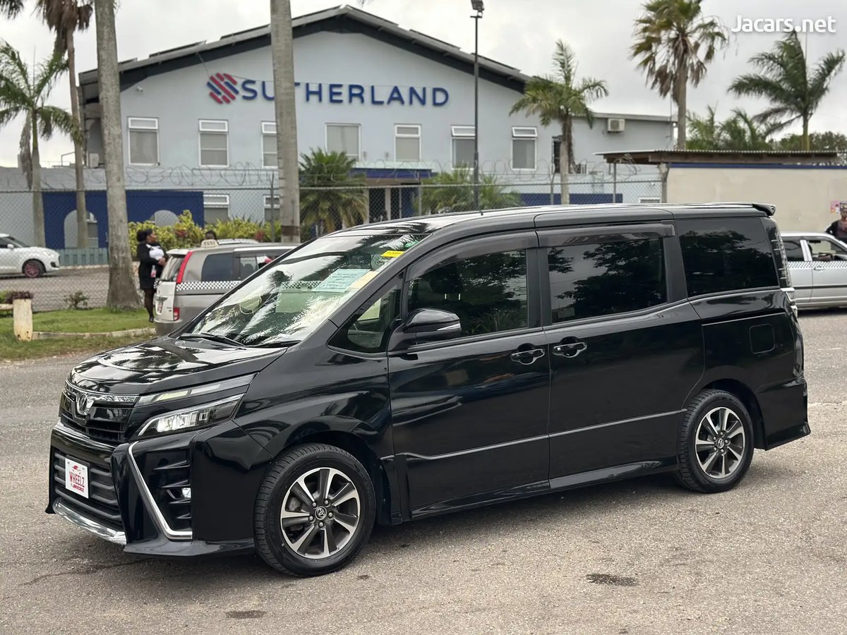 2017 TOYOTA Voxy