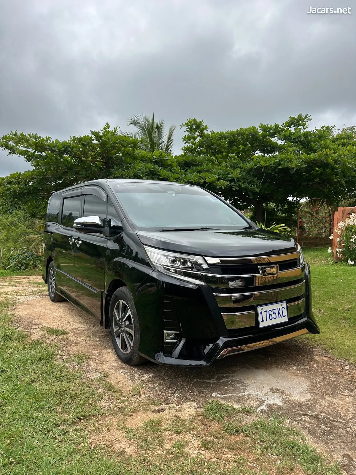2020 TOYOTA Noah