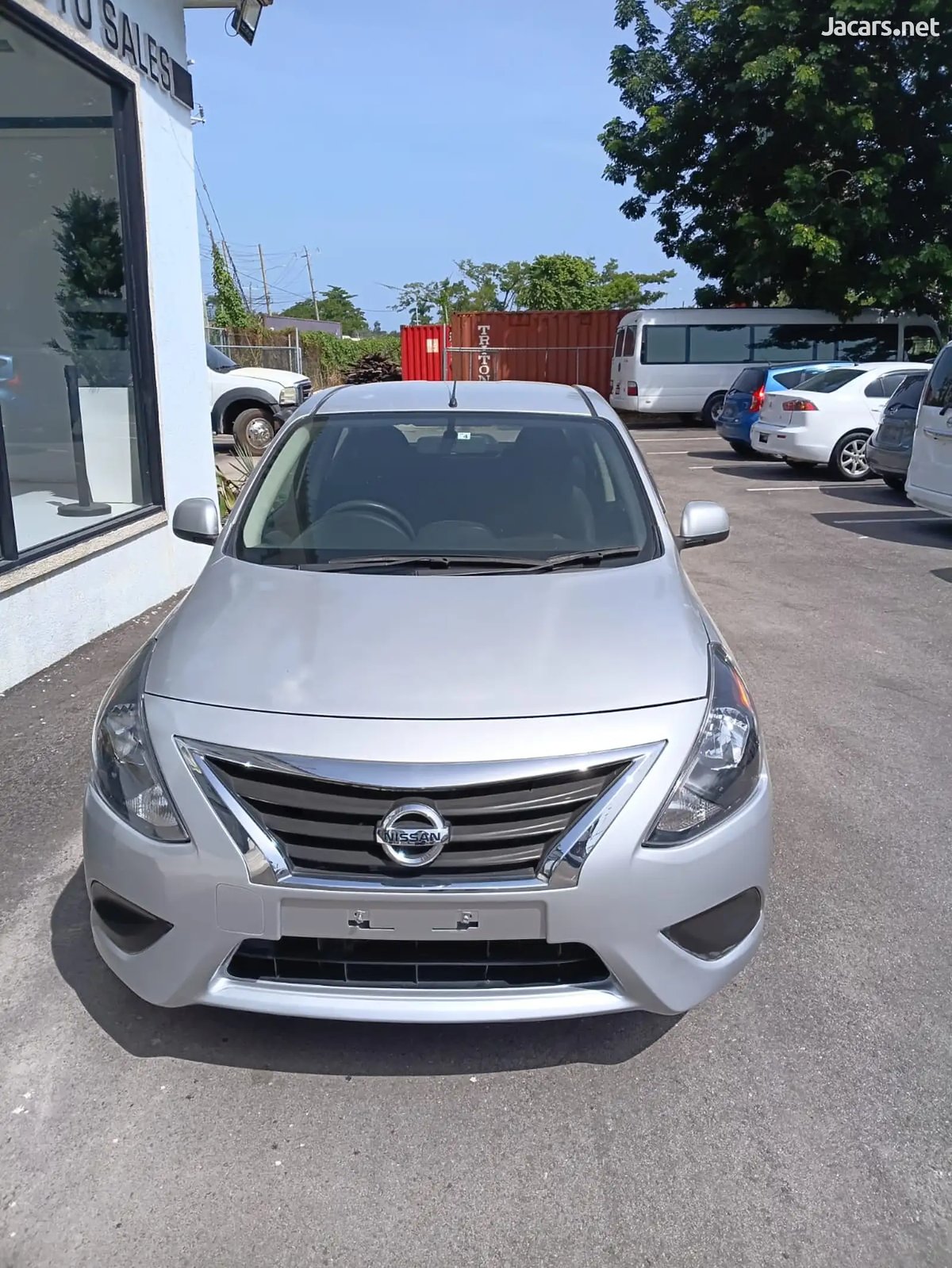 2015 NISSAN Latio