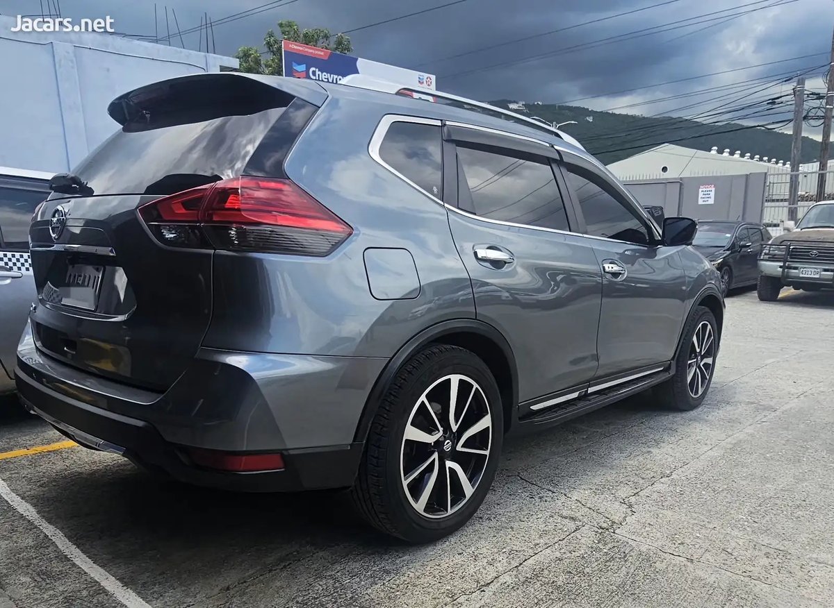 2017 NISSAN X-Trail