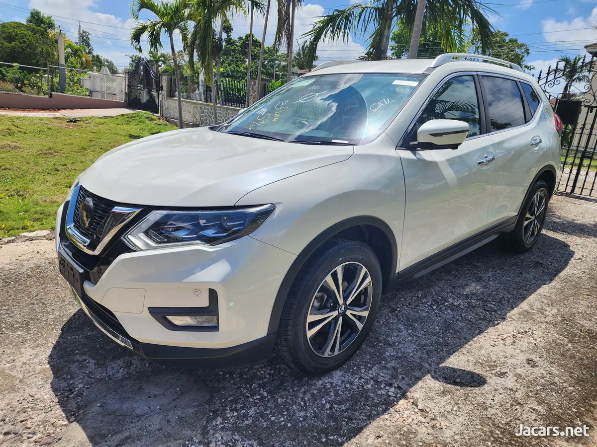 2020 NISSAN X-Trail