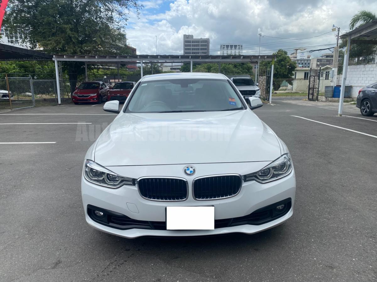 2017 BMW 318