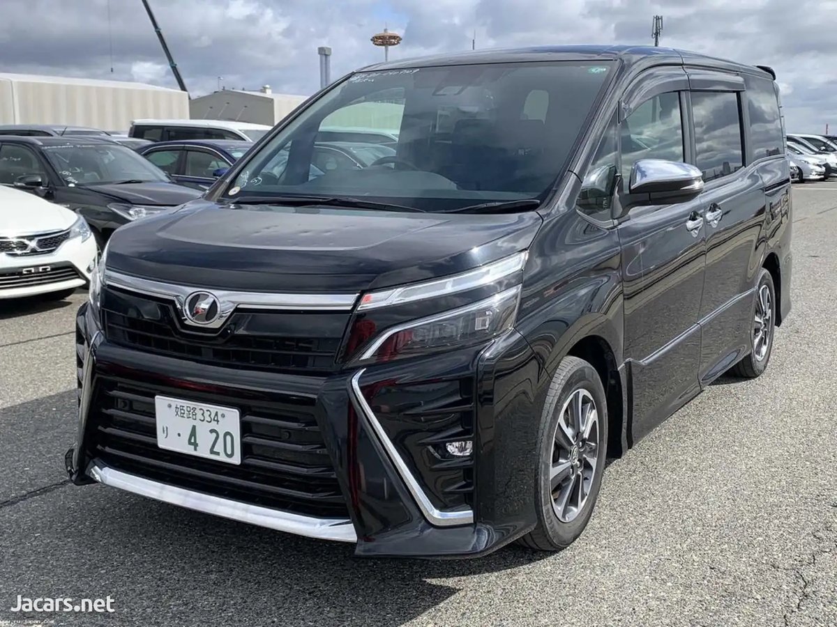 2020 TOYOTA Voxy