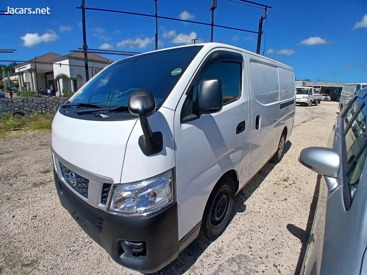 2015 NISSAN Caravan