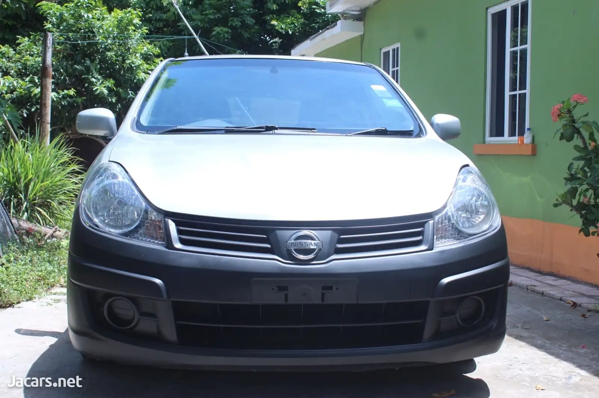 2013 NISSAN AD