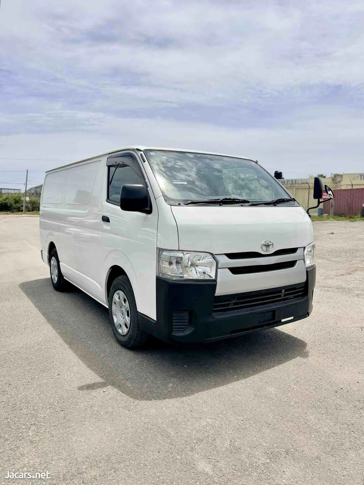 2015 TOYOTA HIACE