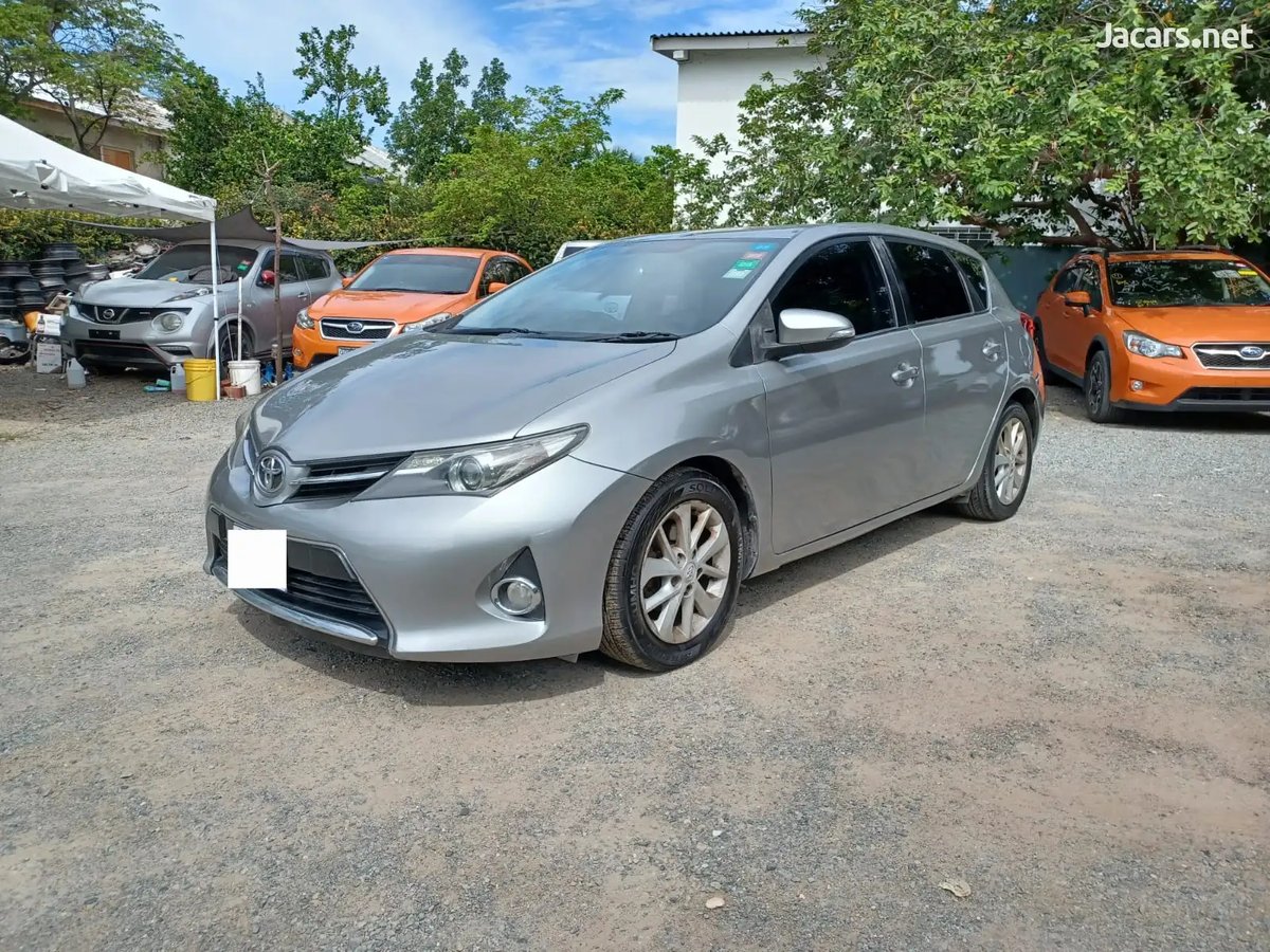 2013 TOYOTA AURIS