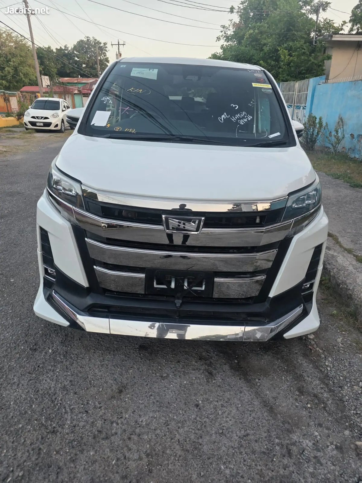2017 TOYOTA Noah