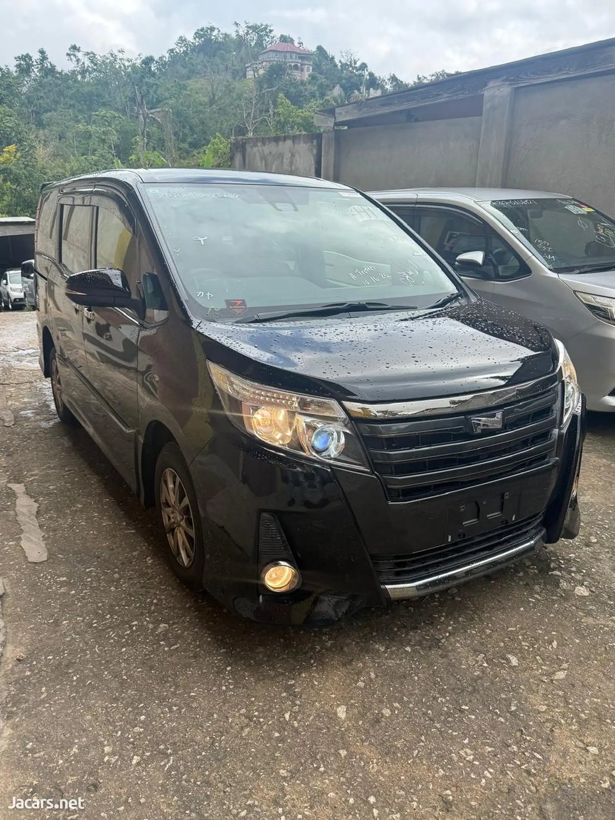 2017 TOYOTA Noah