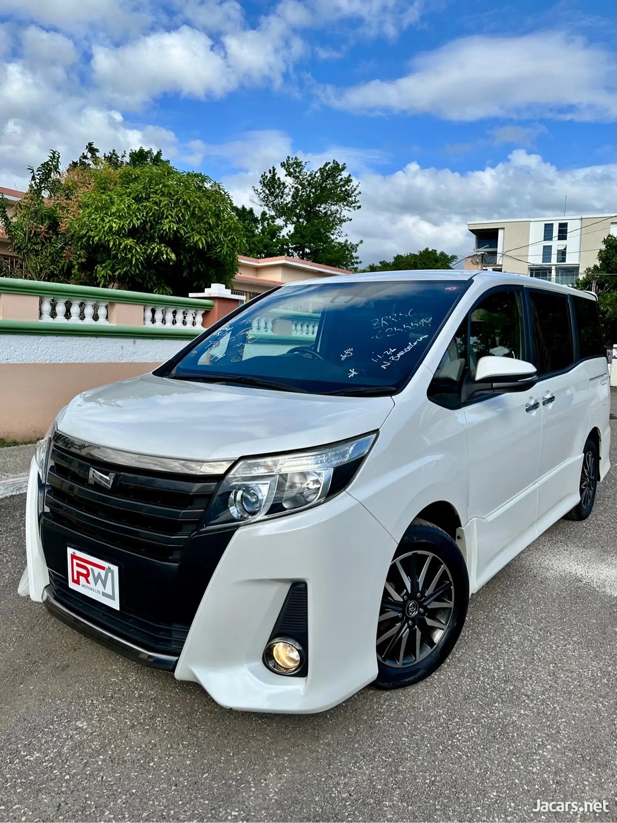2016 TOYOTA Noah