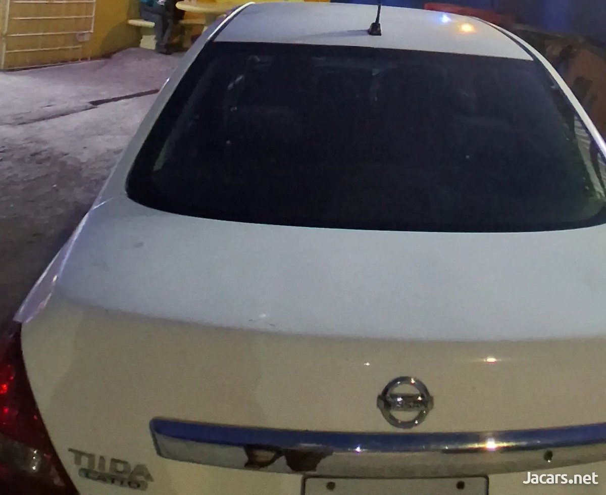 2010 NISSAN Tiida