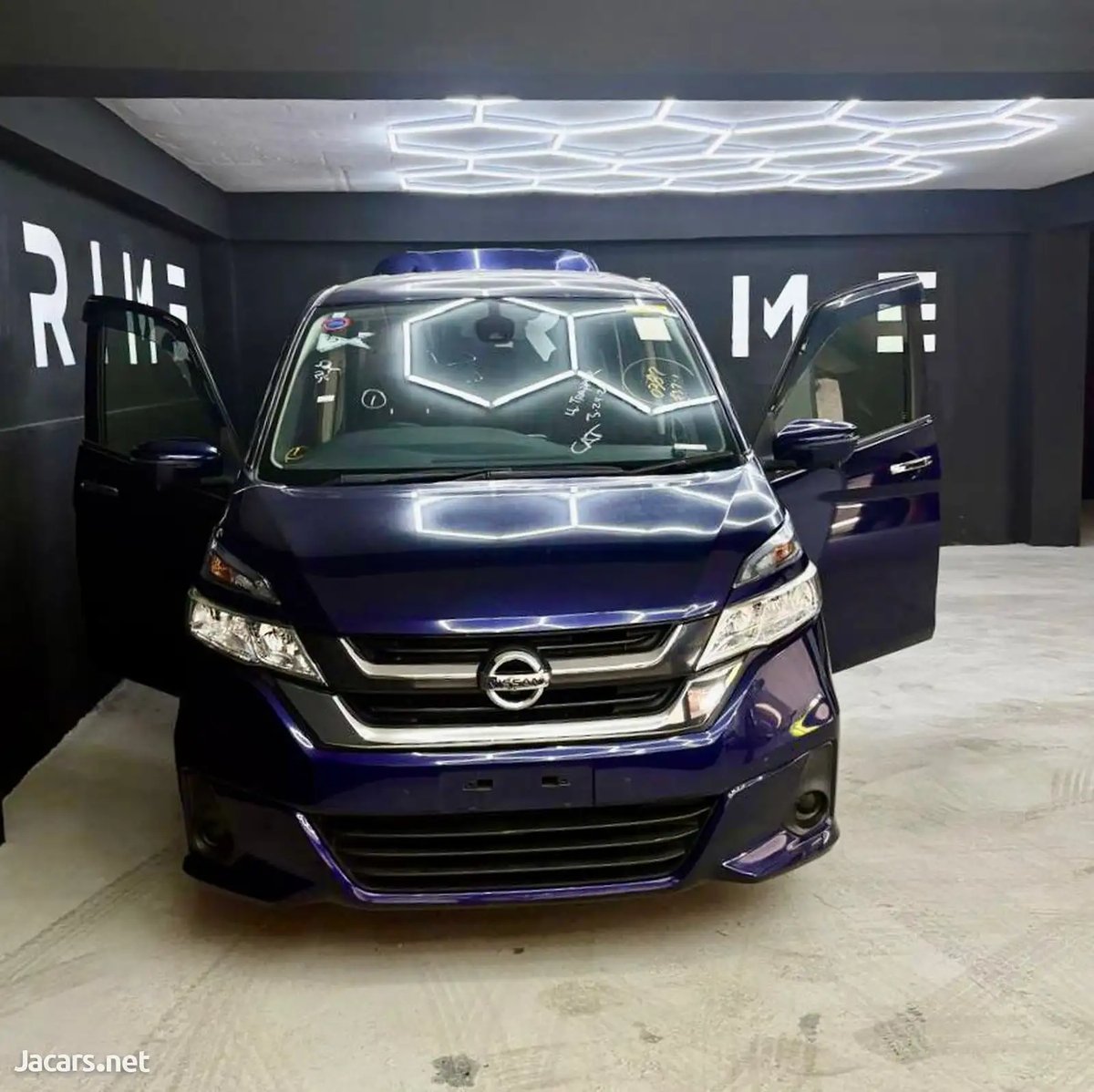 2017 NISSAN Serena