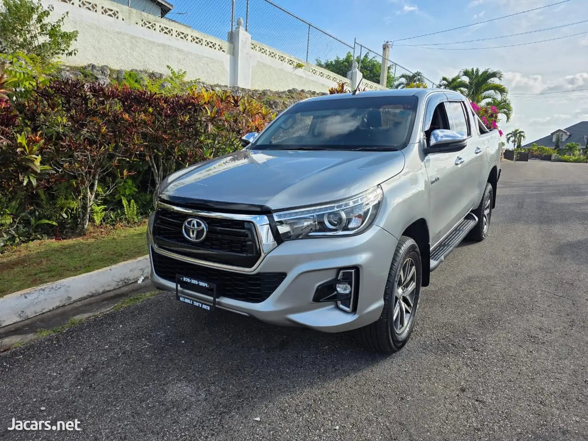 2019 TOYOTA Hilux