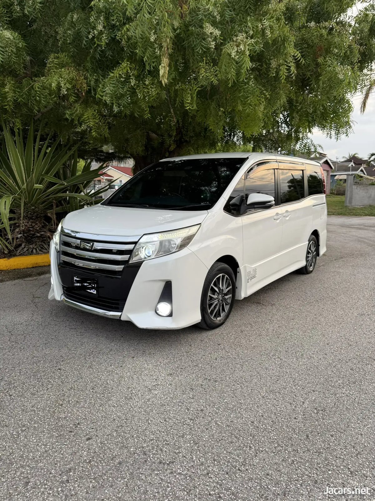 2017 TOYOTA Noah