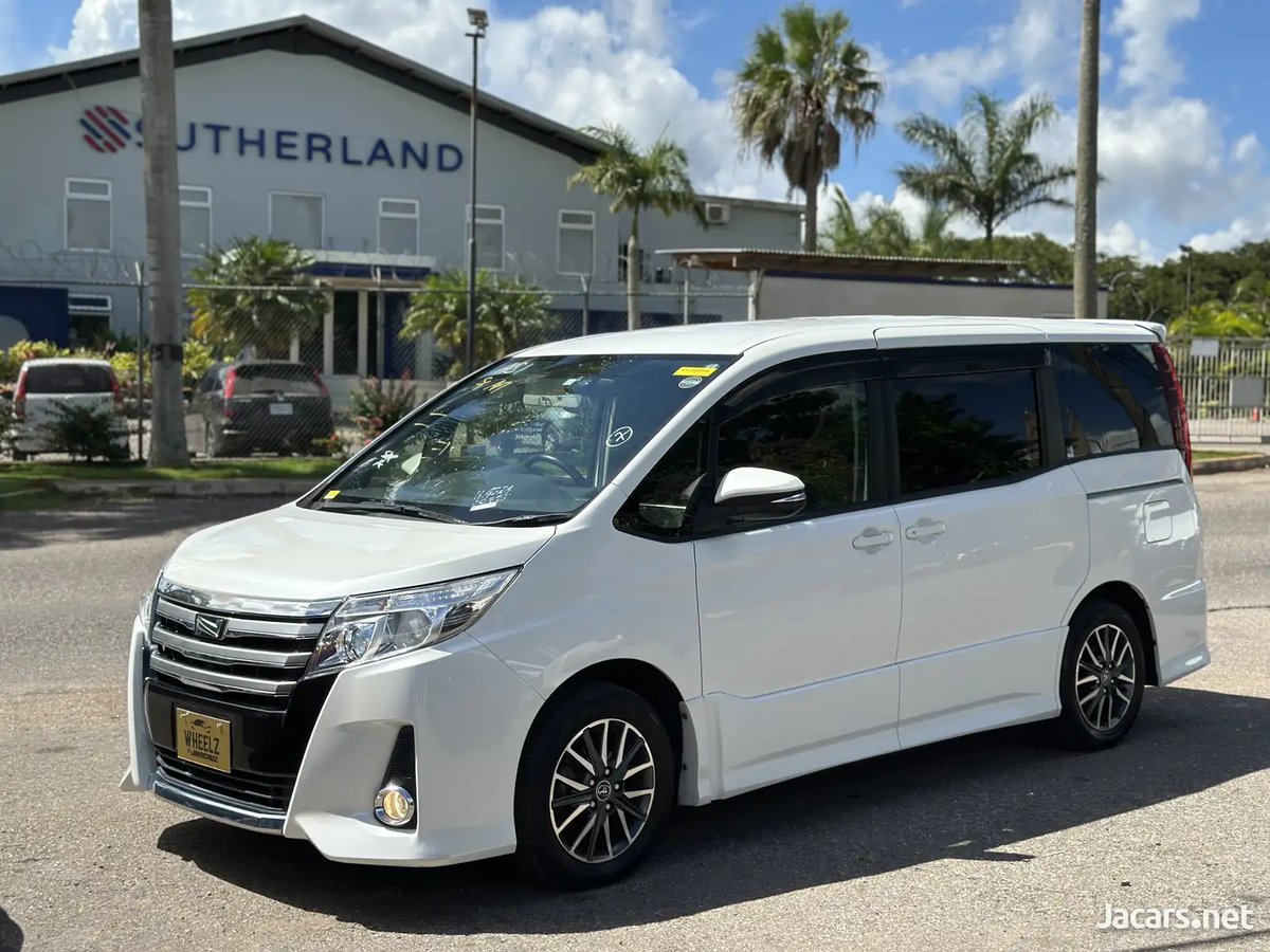 2016 TOYOTA Noah