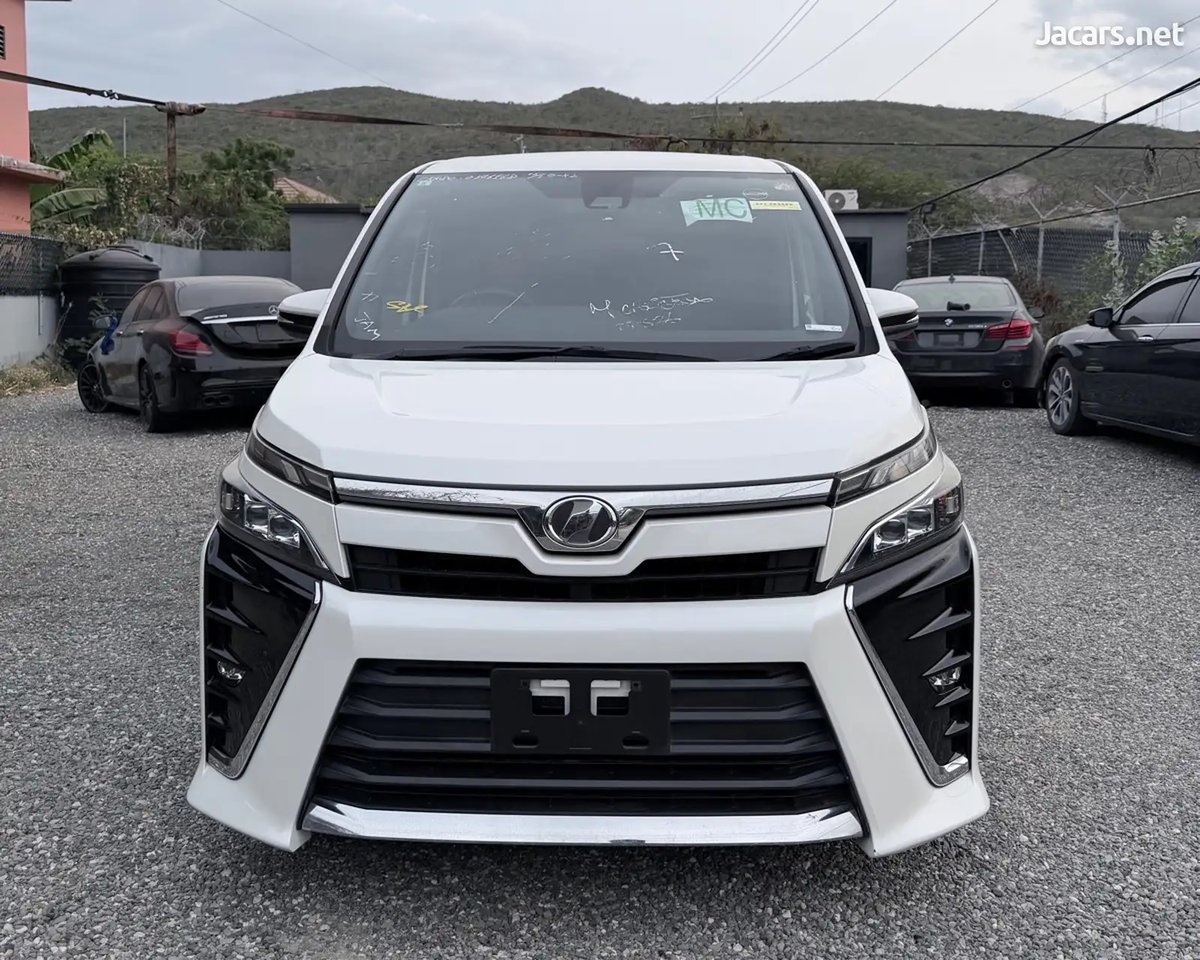 2017 TOYOTA Voxy
